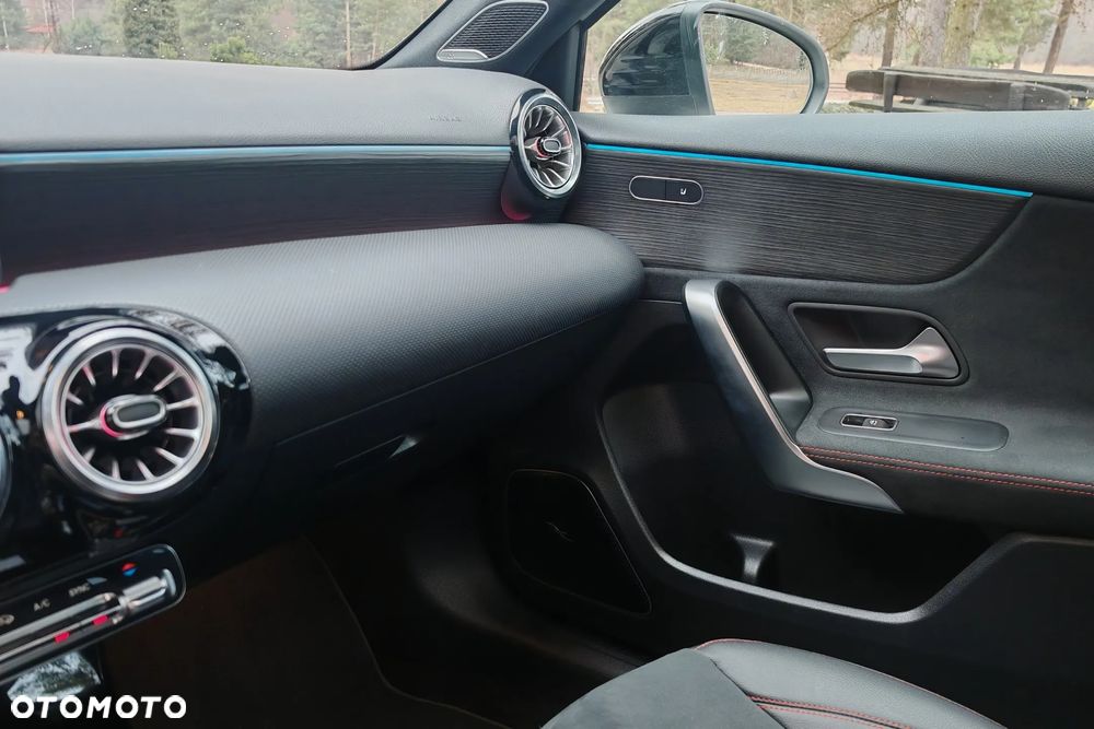 Mercedes-Benz Klasa A 220 4-Matic 7G-DCT - 28