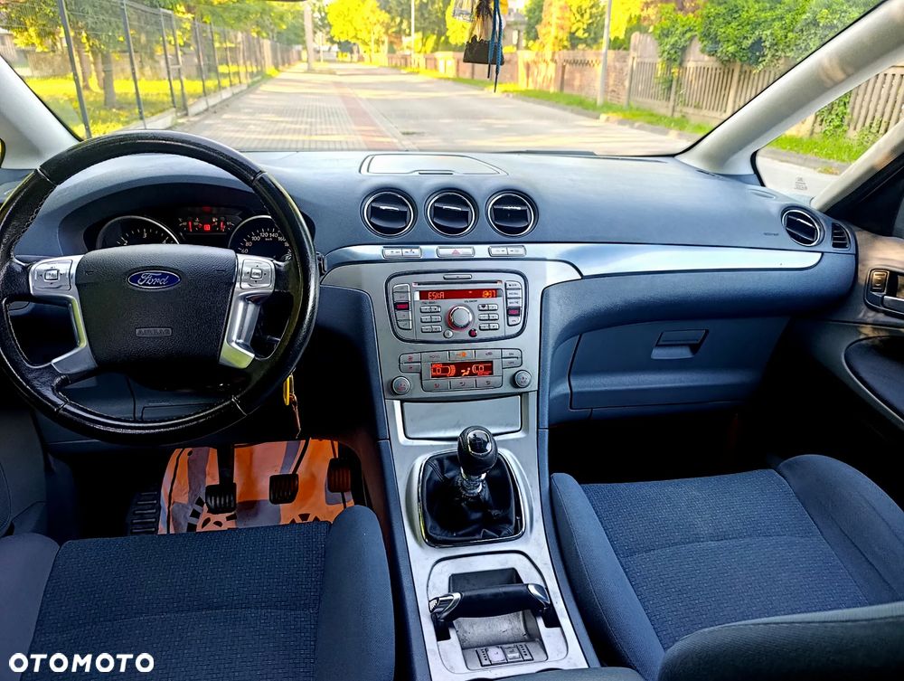 Ford S-Max - 11