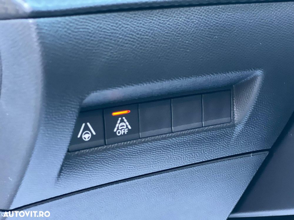 Peugeot 2008 1.2 L PureTech STT EAT8 GT Line - 11