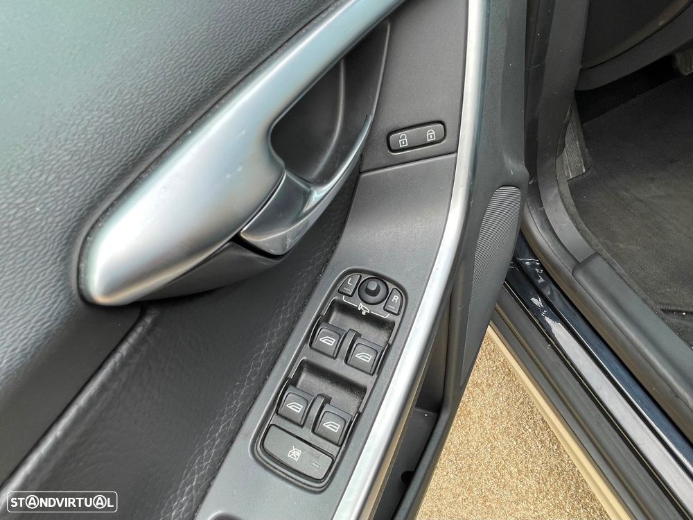 Volvo XC 60 2.4 D Geartronic - 12