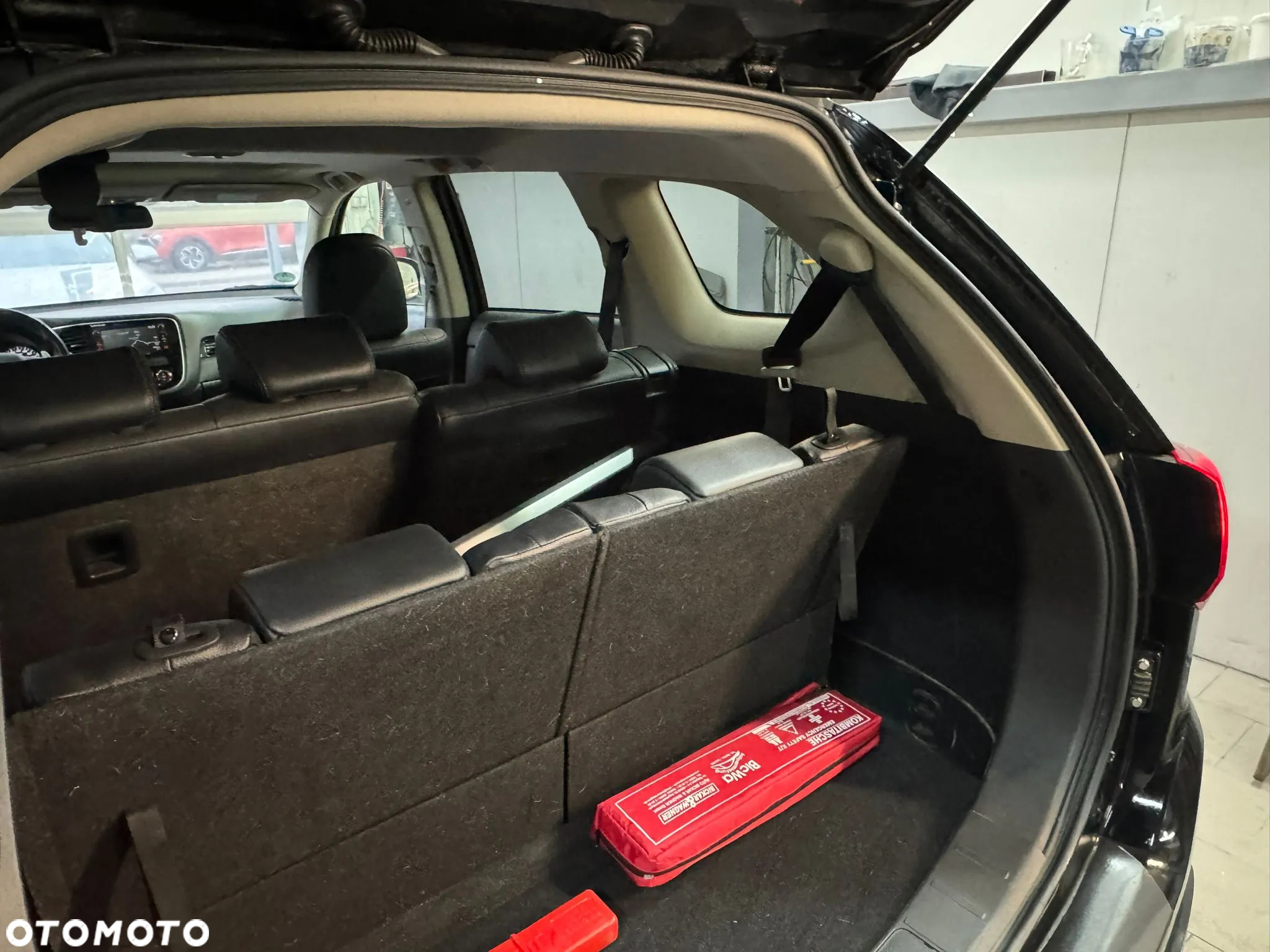Mitsubishi Outlander 2.2 DI-D 4WD Automatik Invite - 14