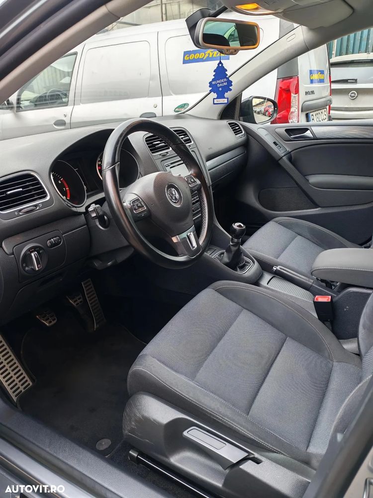 Volkswagen Golf - 6