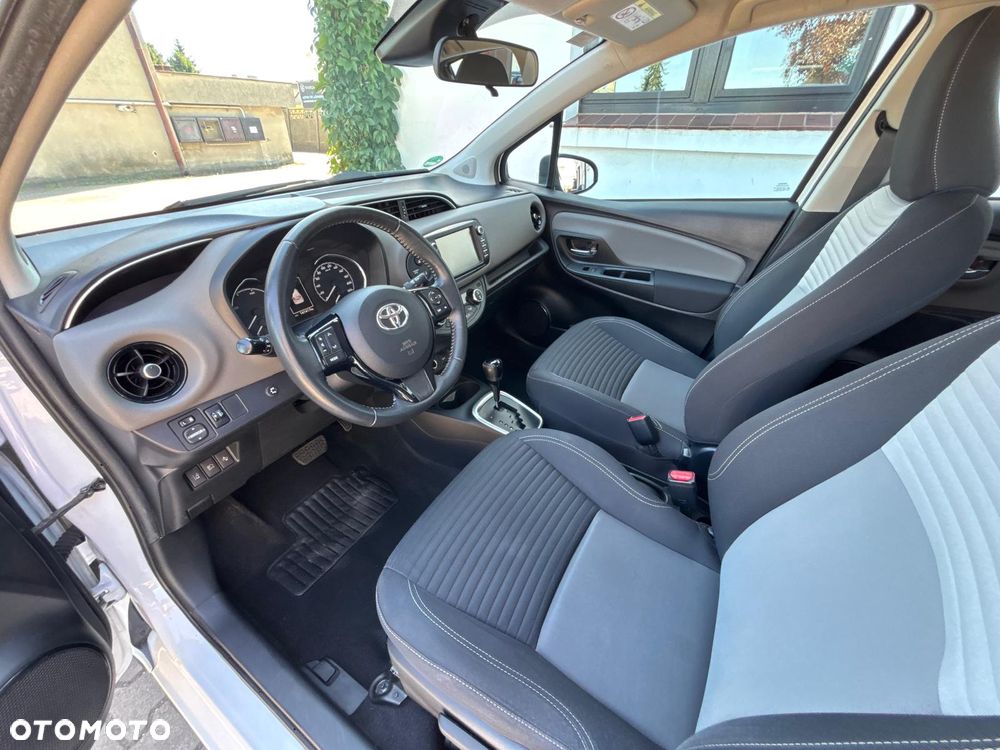 Toyota Yaris Hybrid 100 Premium - 11