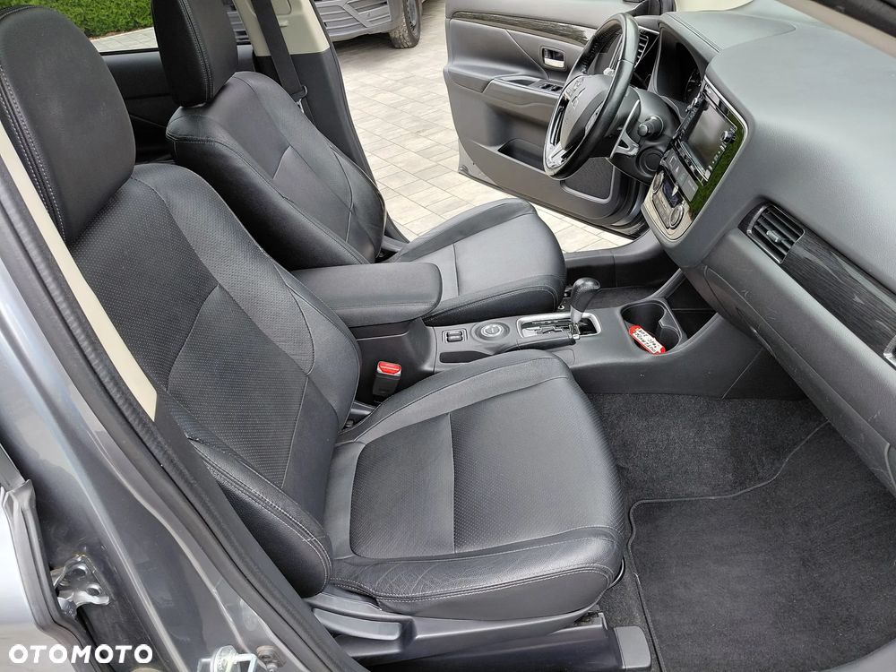 Mitsubishi Outlander 2.0 Instyle SDA 4WD CVT - 27