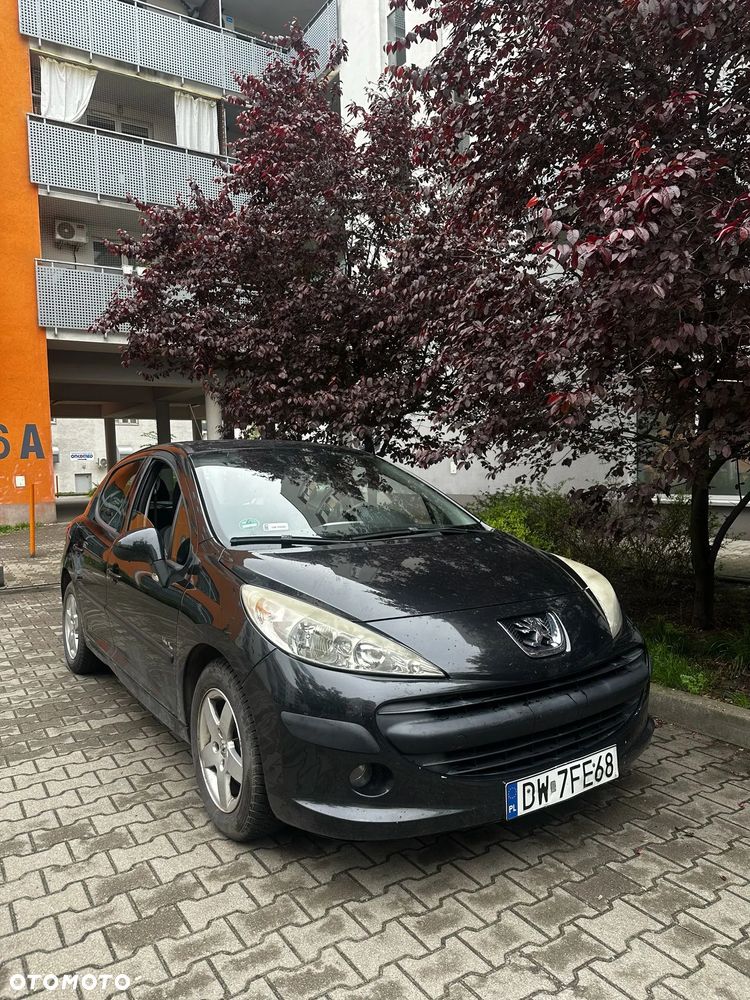Peugeot 207 - 1