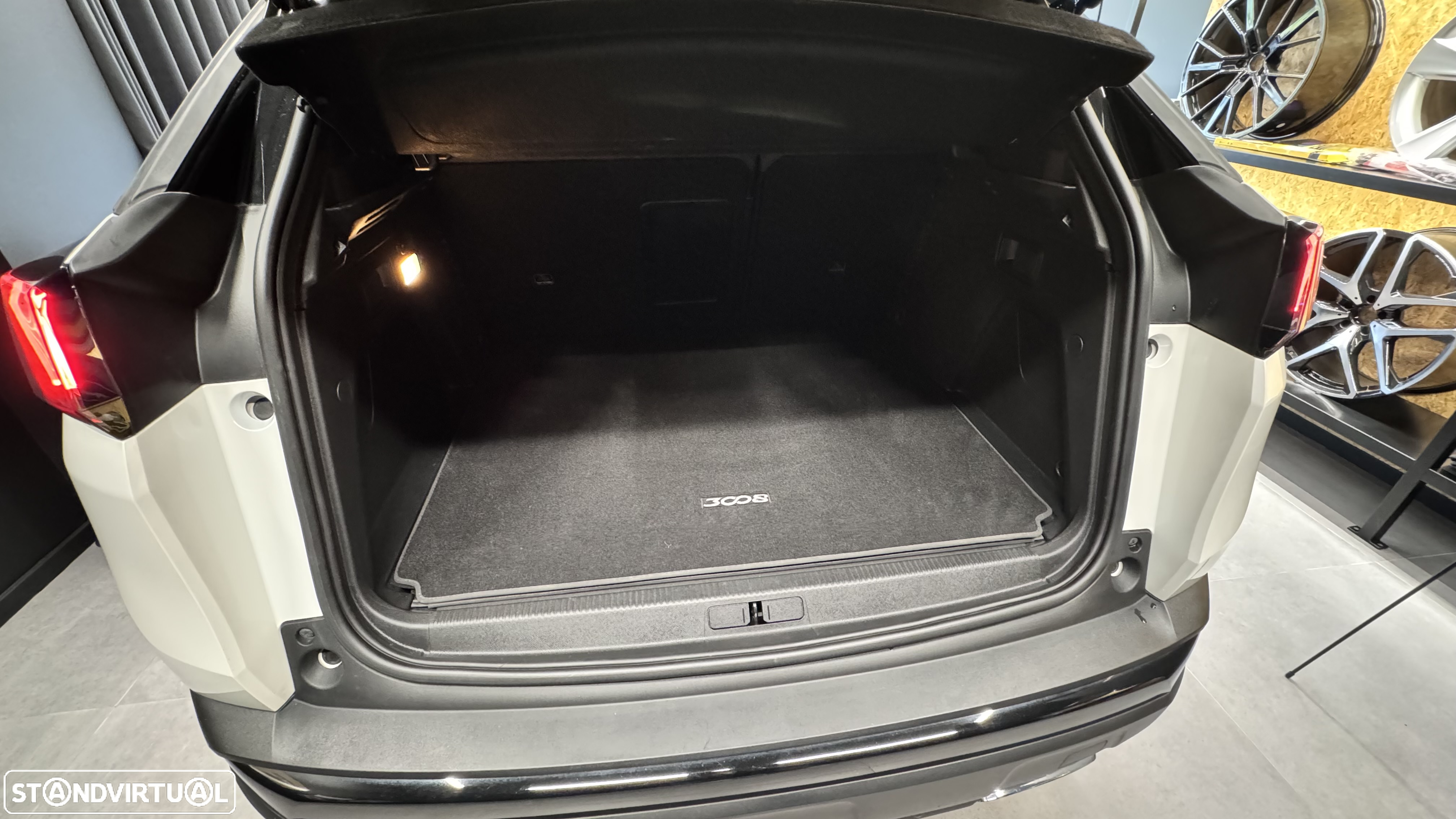 Peugeot 3008 1.6 Hybrid GT Pack e-EAT8 - 30