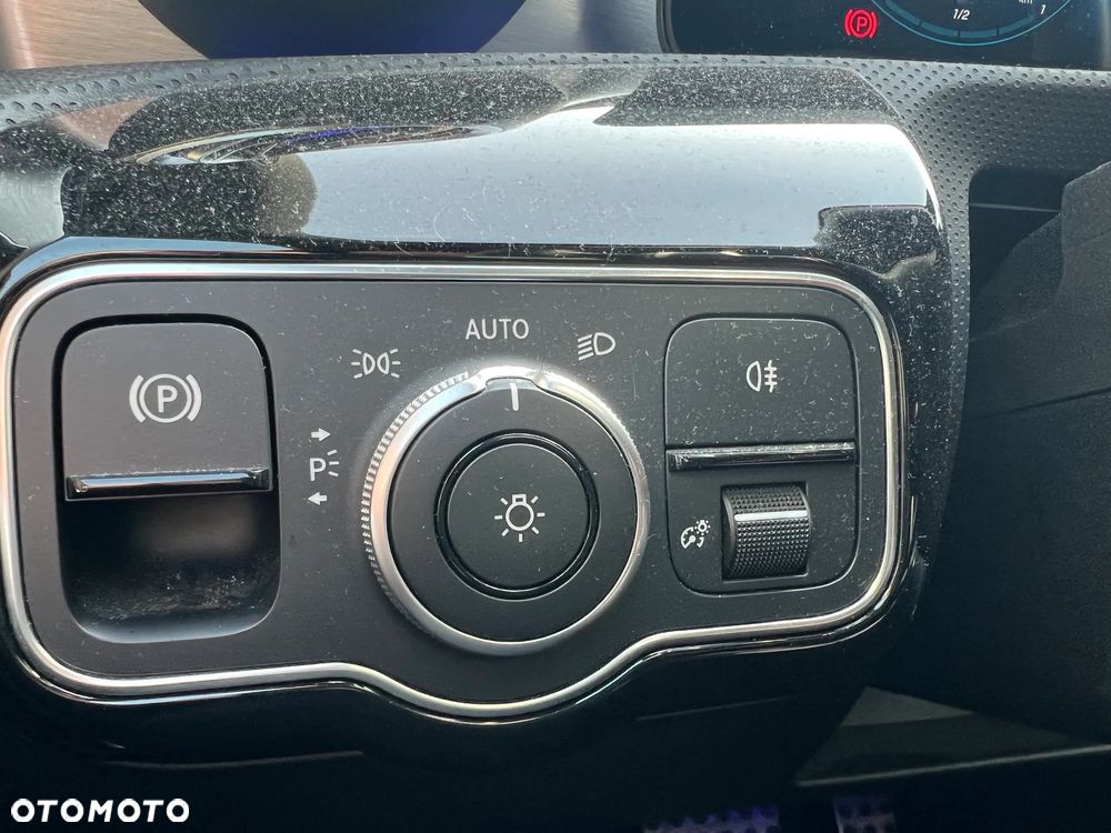 Mercedes-Benz CLA 180 AMG Line 7G-DCT - 17