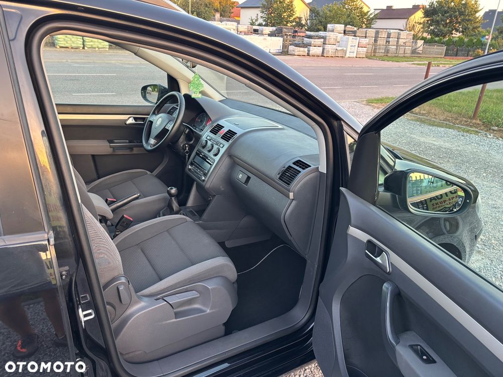Volkswagen Touran - 9