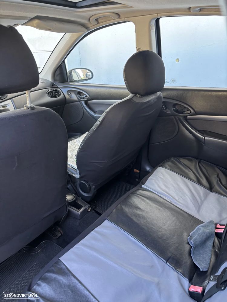 Ford Focus 1.4 Trend - 12