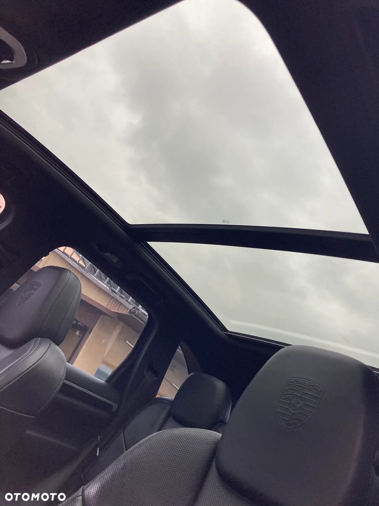 Porsche Cayenne Platinum Edition - 18