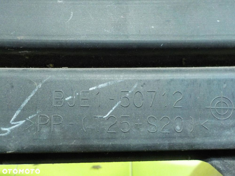 MAZDA 3 III BM 2.0 B 14r HB 5D atrapa grill BJE1-50712 - 3