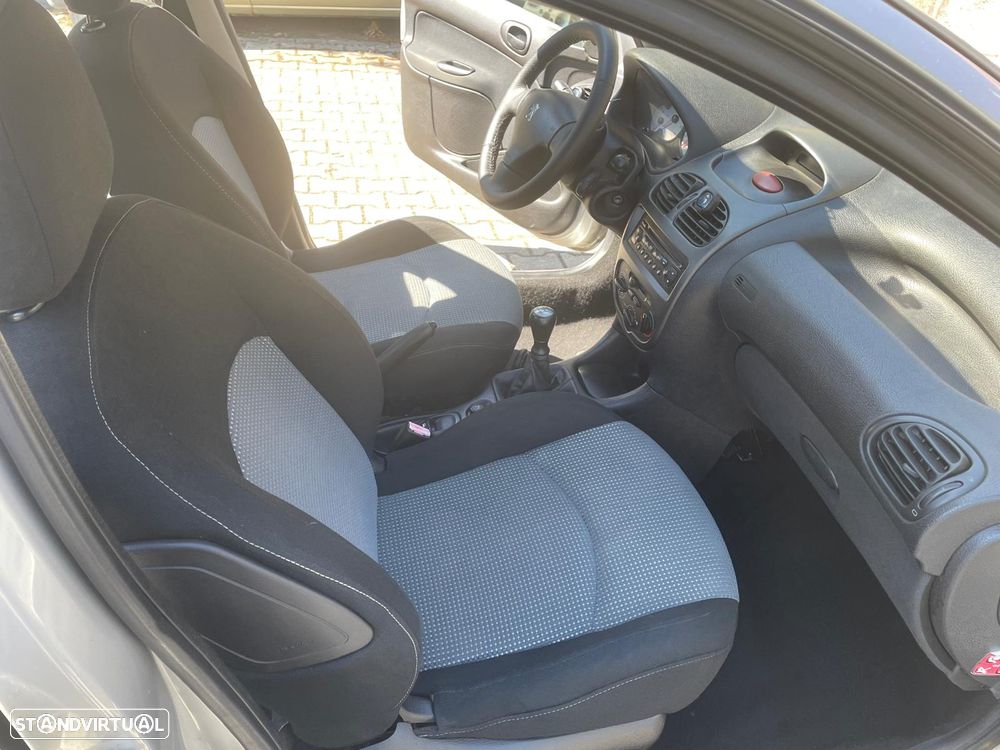 Peugeot 206 1.1 Color Line - 15
