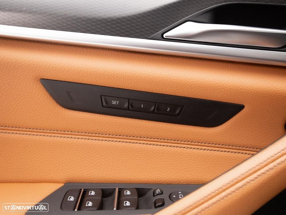 BMW 530 e Pack Desportivo M - 16