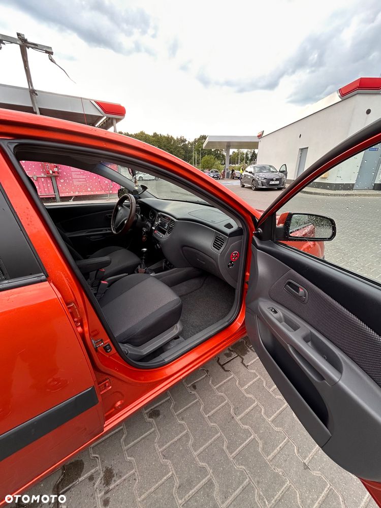 Kia Rio - 15