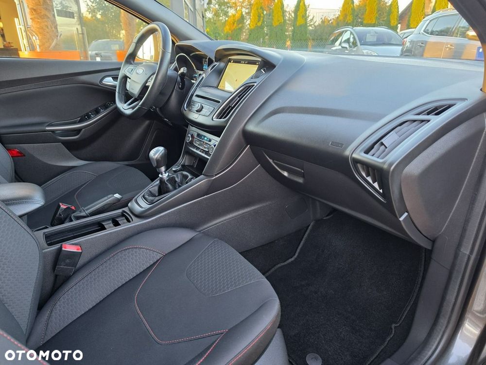 Ford Focus 1.5 EcoBlue Start-Stopp-System ST-LINE - 32