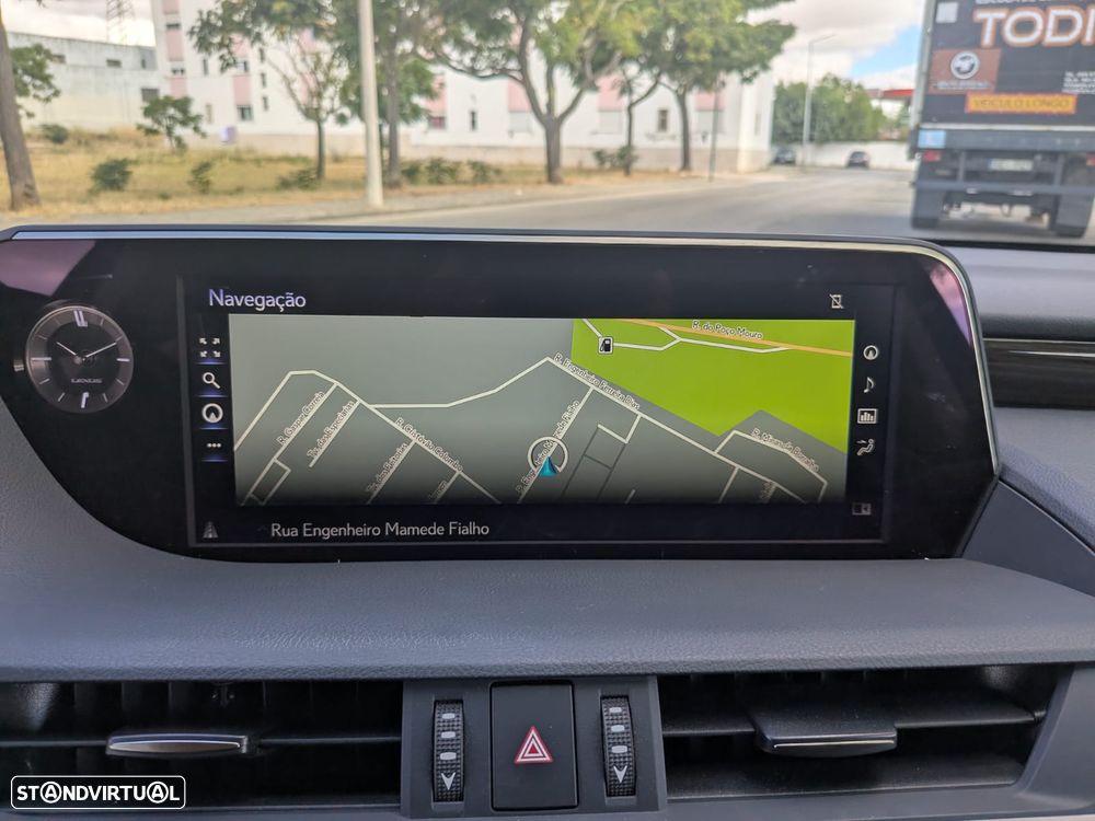 Lexus ES 300h Executive+ - 18