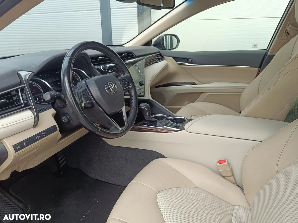 Toyota Camry Executive - 7