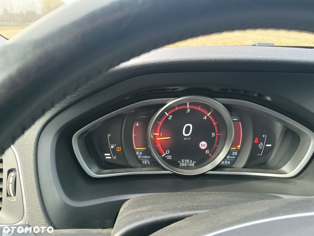 Volvo V40 D3 R-Design - 10