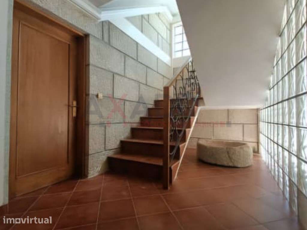 Moradia com 4 Quartos - Oportunidade - Grande imagem: 3/12