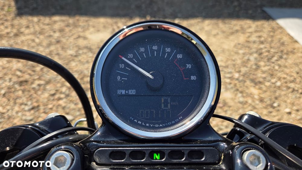 Harley-Davidson Sportster Roadster 1200R - 7