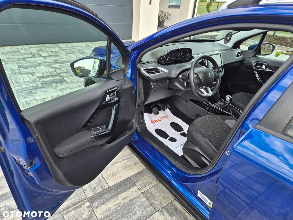 Peugeot 2008 BlueHDi 100 STOP & START Signature - 32
