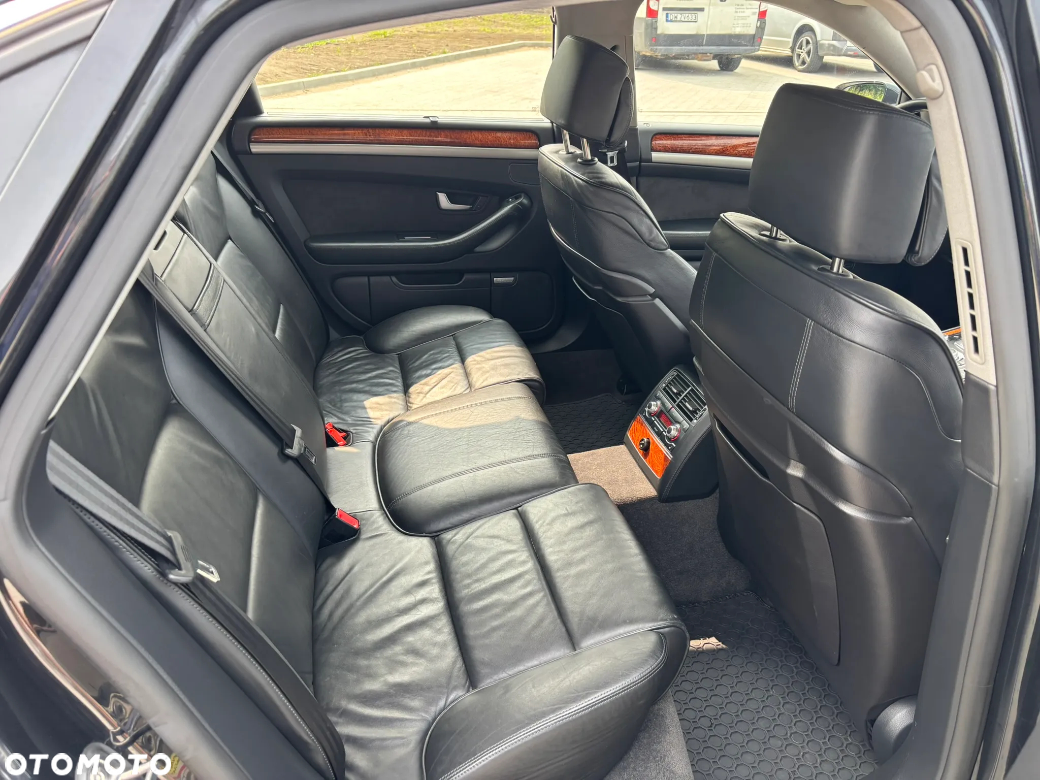 Audi A8 4.2 Quattro - 13