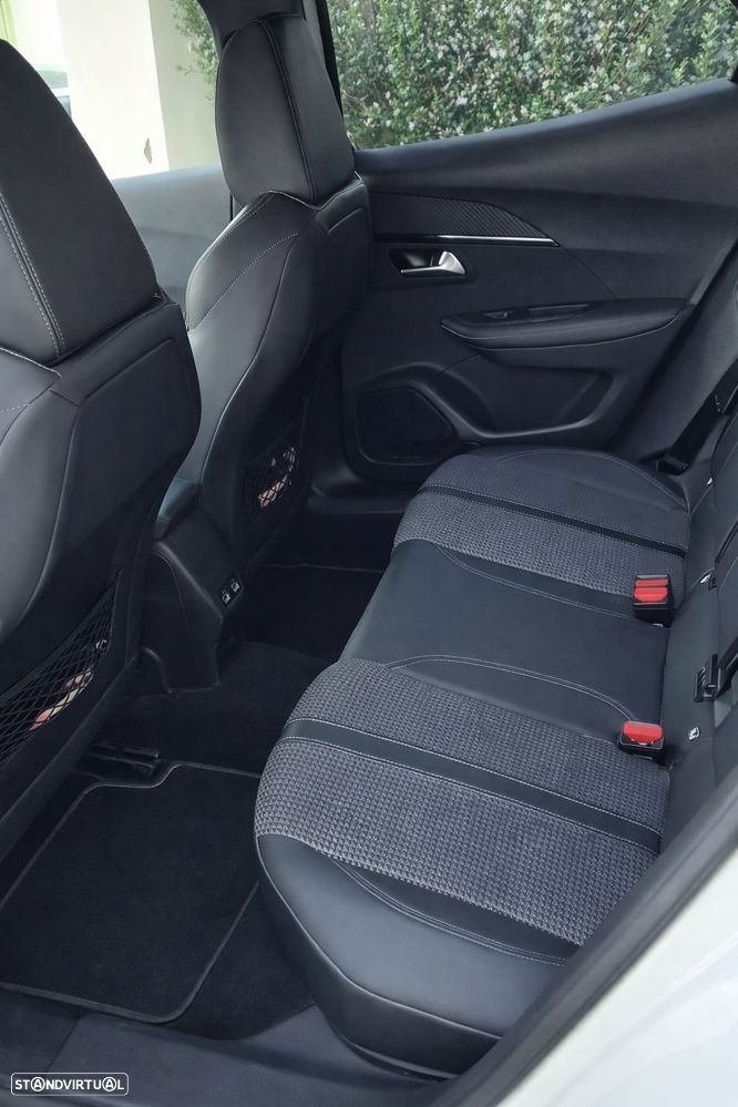 Peugeot 2008 1.2 PureTech GT Pack EAT8 - 4