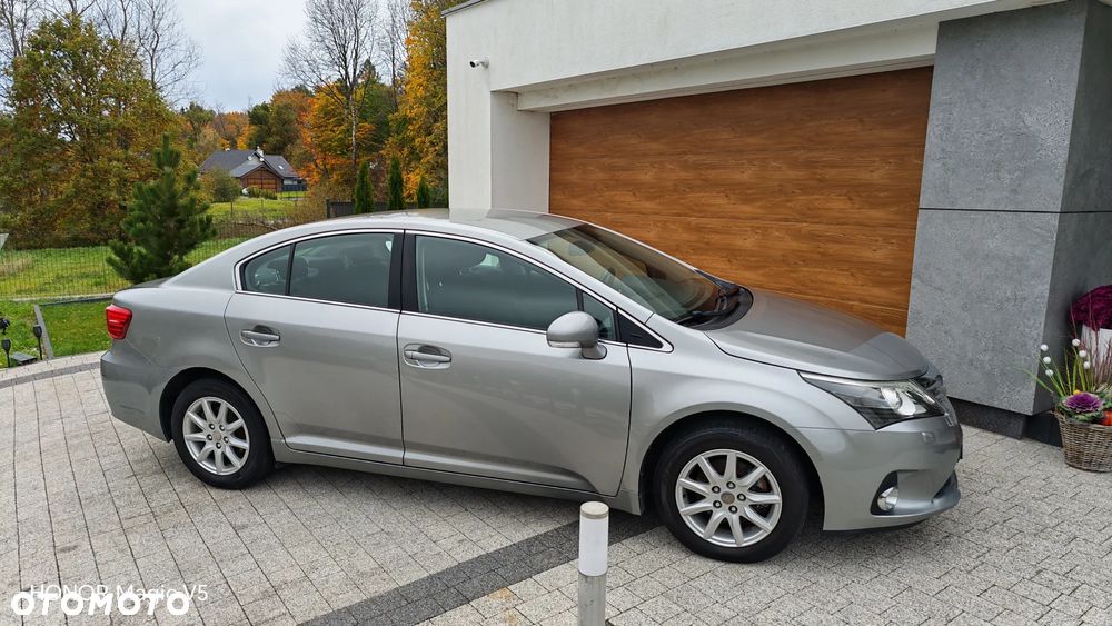 Toyota Avensis 1.8 Comfort - 25