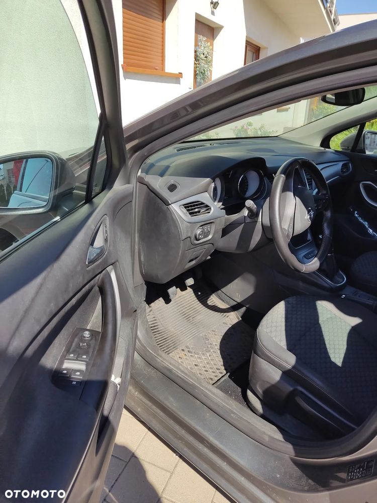Opel Astra 1.4 T Enjoy - 11