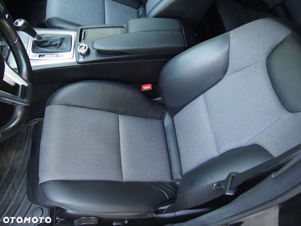 Mercedes-Benz Klasa C 220 CDI DPF (BlueEFFICIENCY) 7G-TRONIC Avantgarde - 26