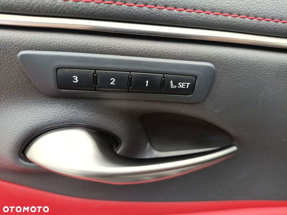 Lexus ES 300h F Sport Edition - 25