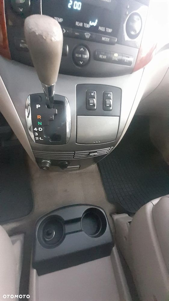 Toyota Sienna 3.3 LE AWD - 27