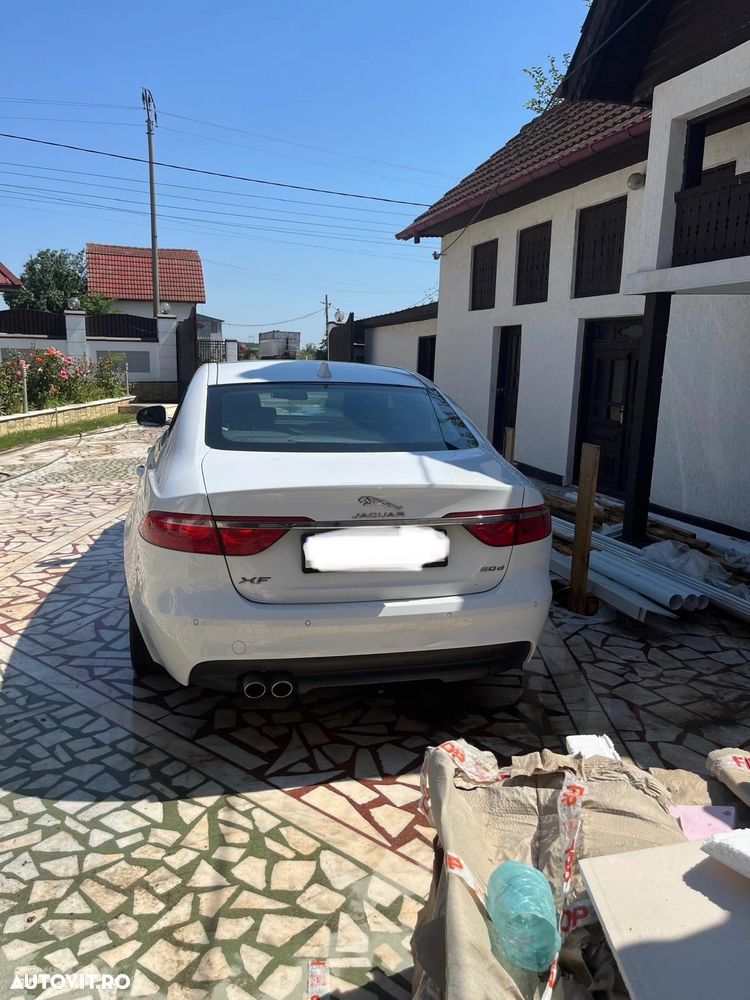 Jaguar XF 20d RWD Prestige - 3