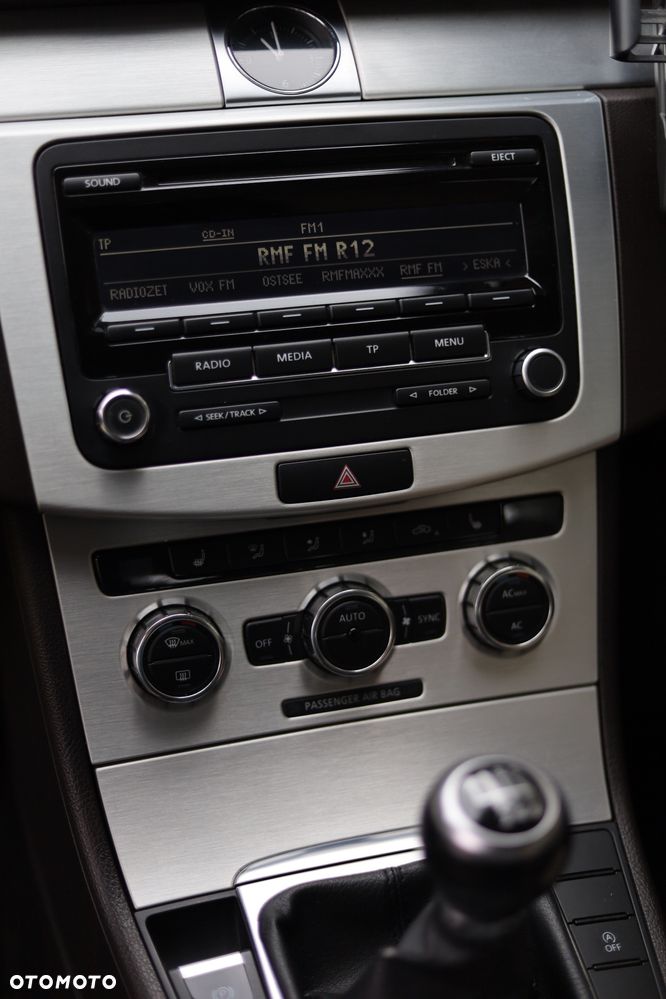 Volkswagen Passat 2.0 Blue TDI SCR Highline - 14