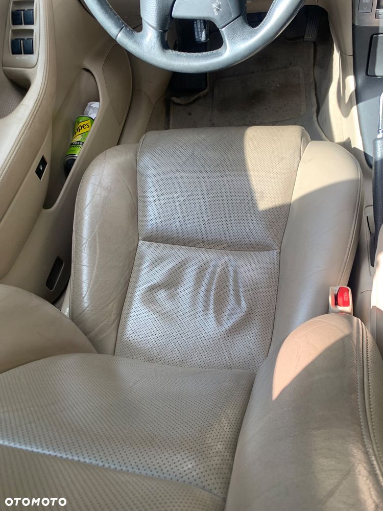 Toyota Avensis - 12