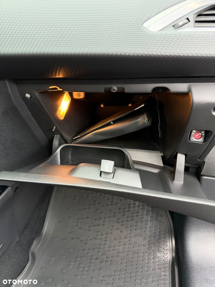 Peugeot 2008 1.6 VTi Allure - 17