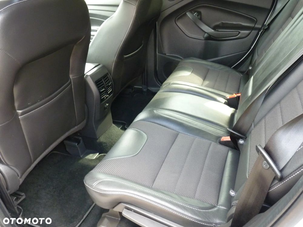 Ford Kuga 2.0 TDCi 2x4 Titanium - 8