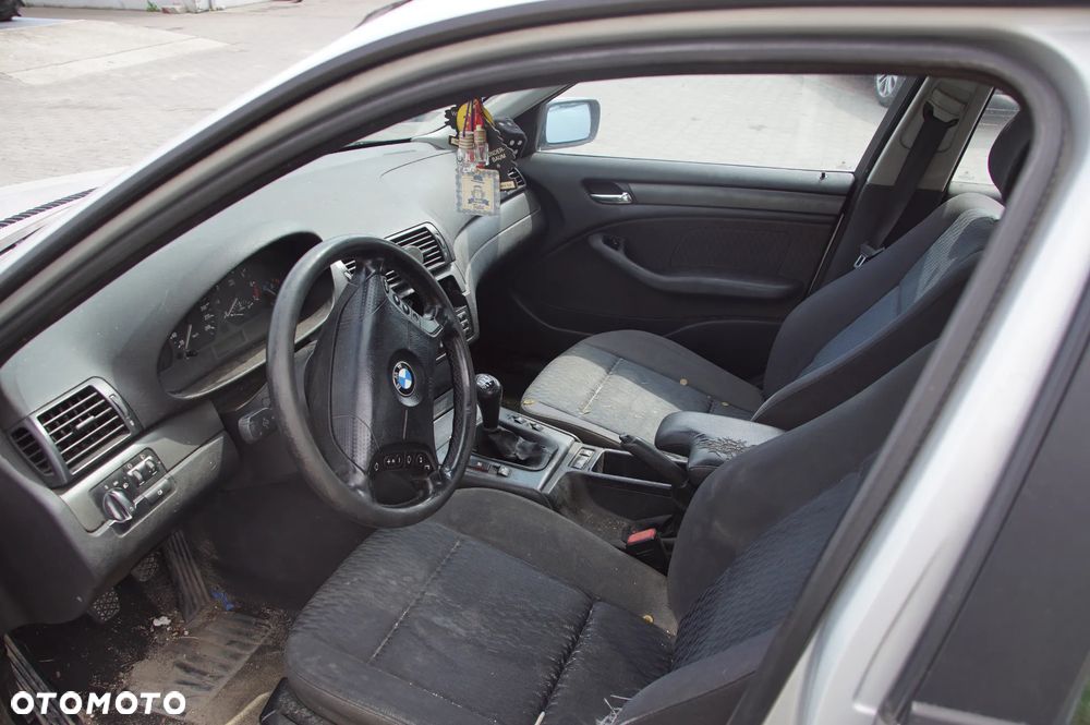 Auto na części - BMW E46 318i 1.9 8V 118 KM M43B19O1 7505600 354 2000R Silnik Skrzynia Drzwi Lusterko Lampa Maska Klapa Szyba Deska Kokpit Sterownik Moduł Fotel - 11
