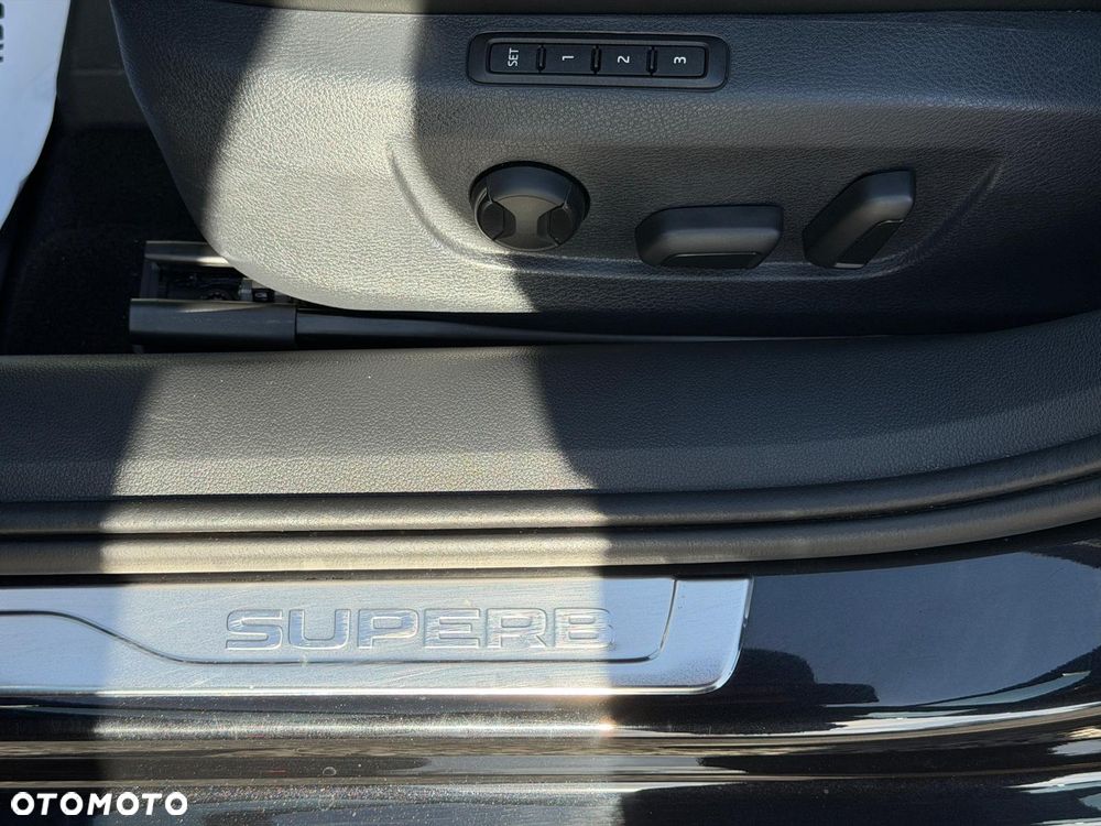 Skoda Superb 2.0 TDI L&K DSG - 18