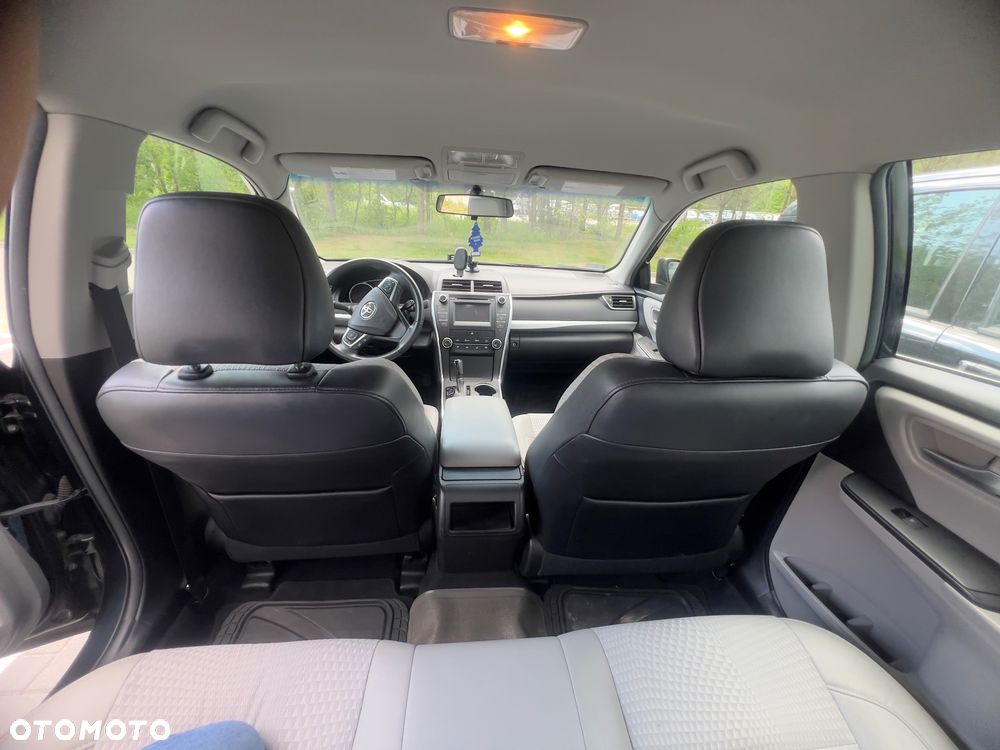 Toyota Camry - 17