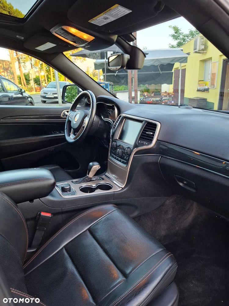 Jeep Grand Cherokee - 23