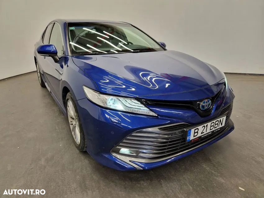 Toyota Camry - 4