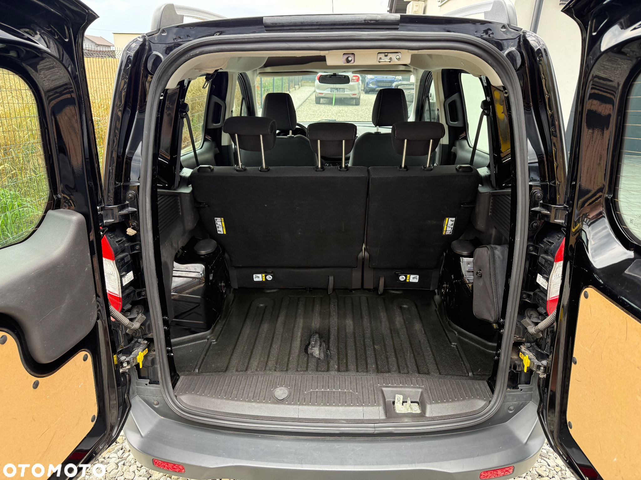 Ford Transit Courier - 16