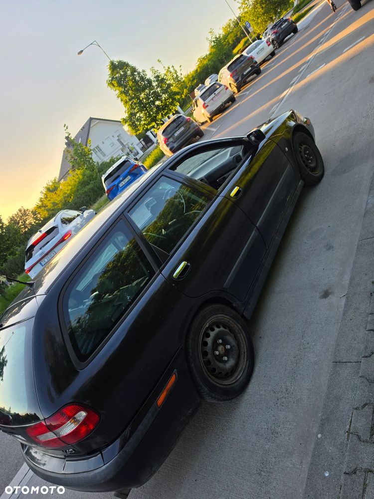 Volvo V40 1.8 - 6