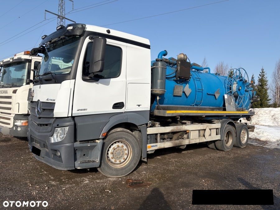 Mercedes-Benz Actros 2551