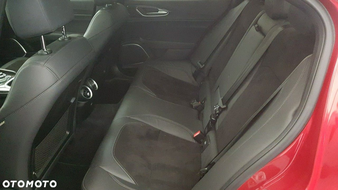 Alfa Romeo Giulia - 22