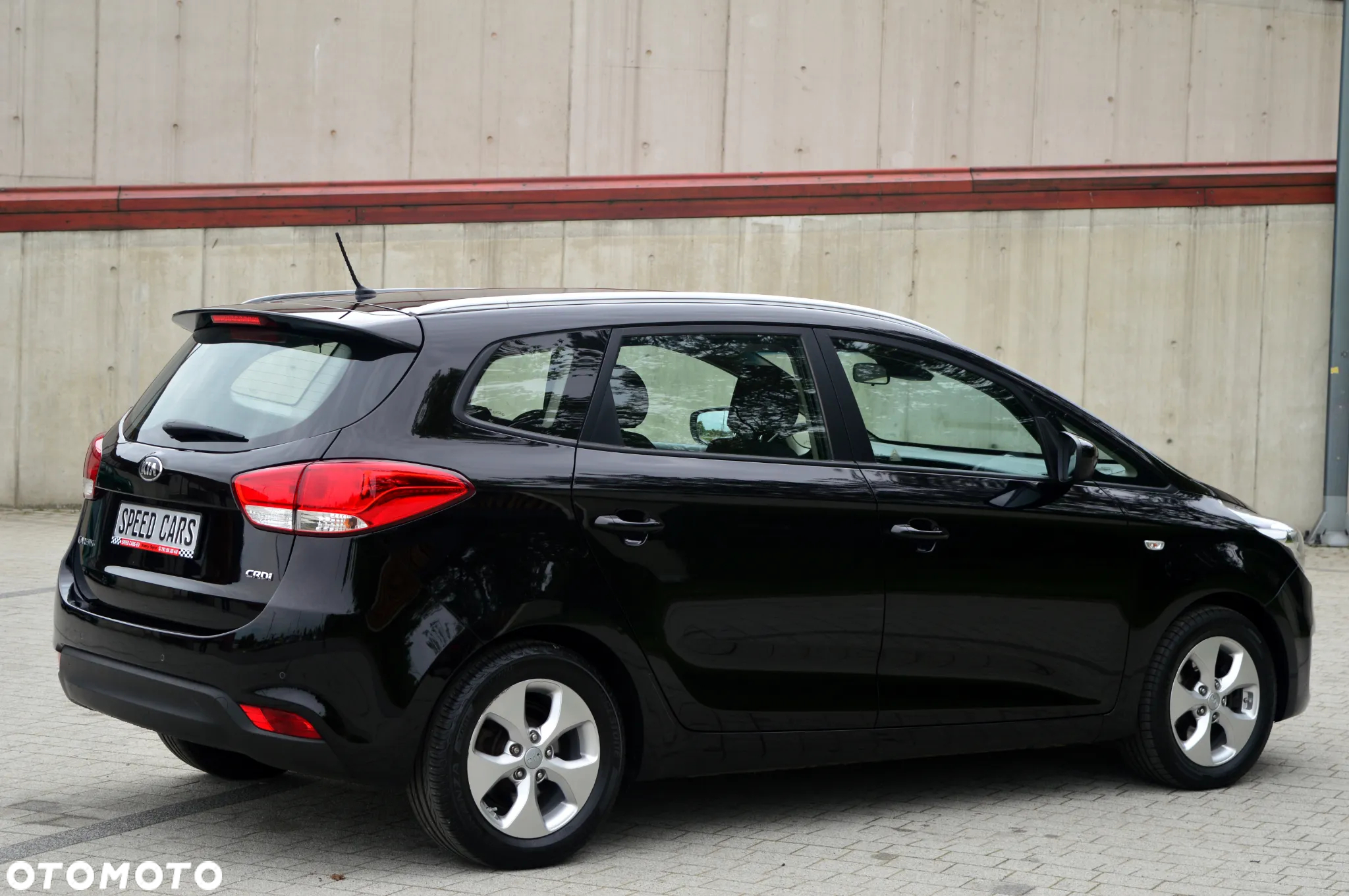 Kia Carens - 4