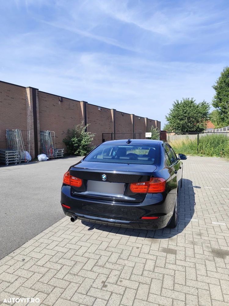 BMW Seria 3 320i xDrive - 5