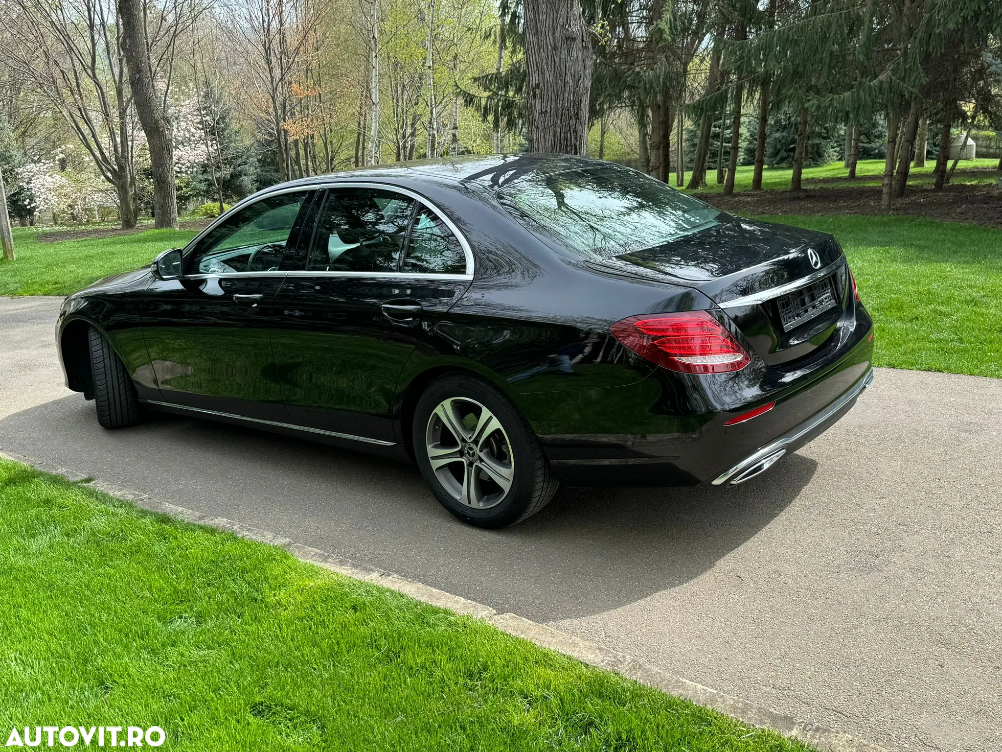Mercedes-Benz E 200 d T 9G-TRONIC Avantgarde - 4