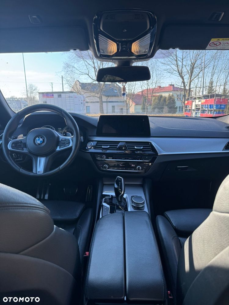 BMW Seria 5 520d M Sport - 11